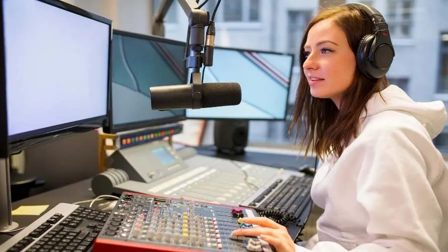 Guide to Booking Prime Time Advertising Slots on Popular UAE Radio ...