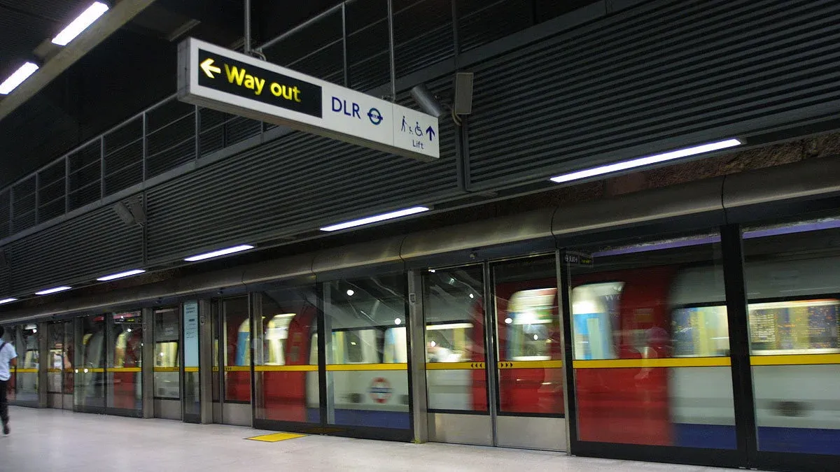 The Future of Underground Advertising: London Tube Platform Screen Doors