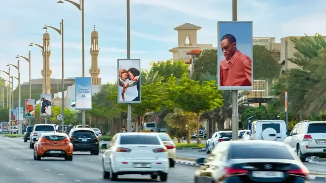 Street Furniture (Lamppost) Advertising on Sheikh Zayed Road Dubai - Dubai Advertising