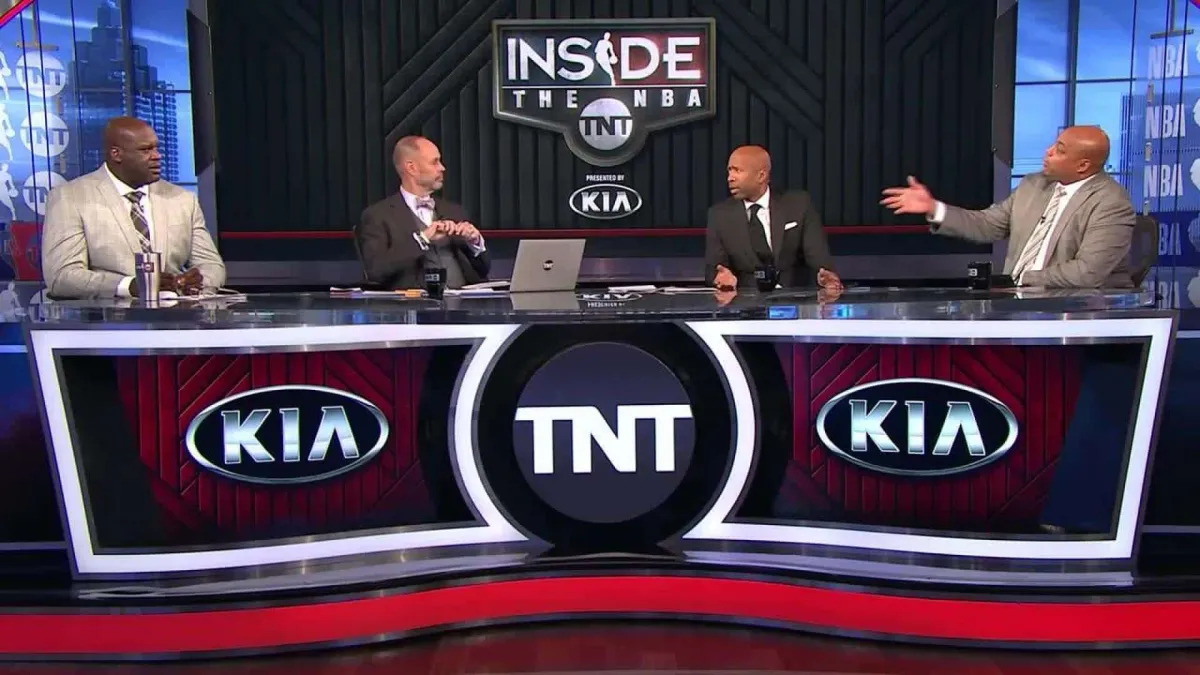 KIA Advertises in a Panel Discussion - NBA | World Sports Advertising