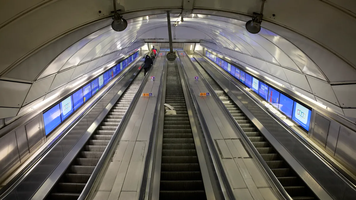 Digital Ribbon DRIB Advert for Zoho CRM - London Underground Advertising