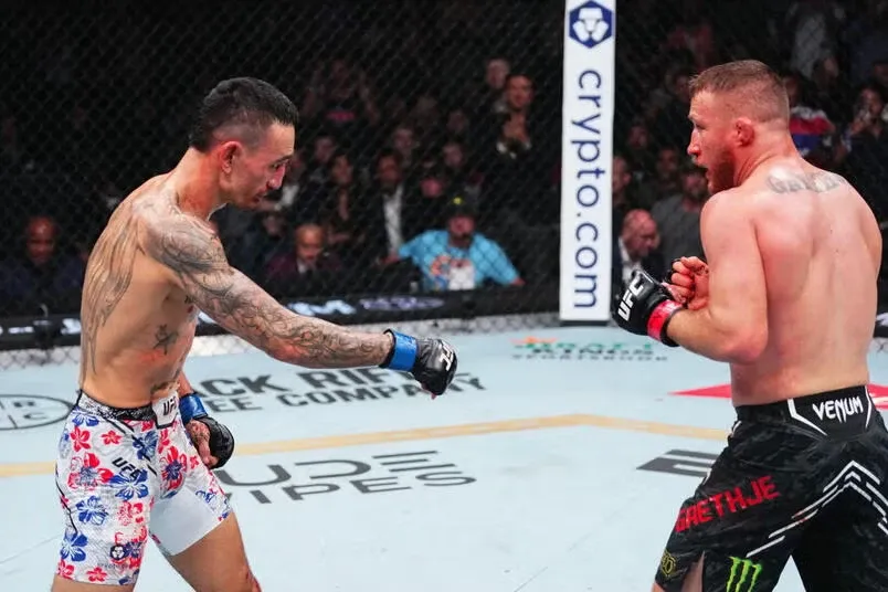 Crypto.com Advert in a UFC Match | Max Holloway vs Justin Gaethje - World Sports Advertising