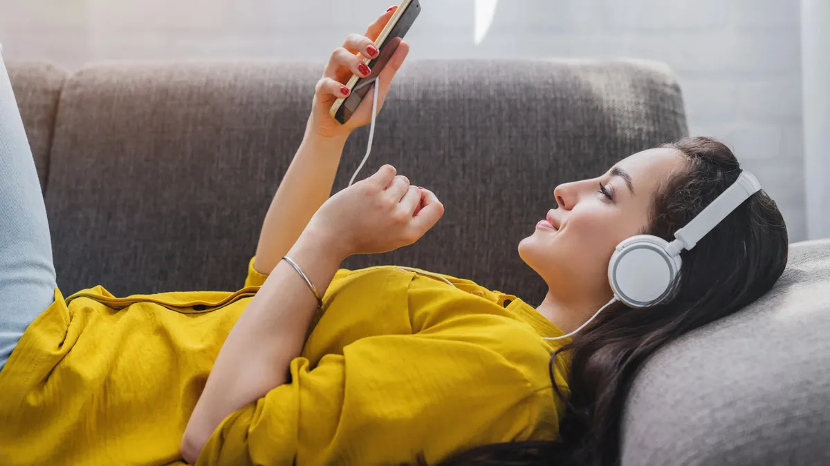 Multi-Channel Radio and Podcast Advertising Strategy - Airtime Arabia