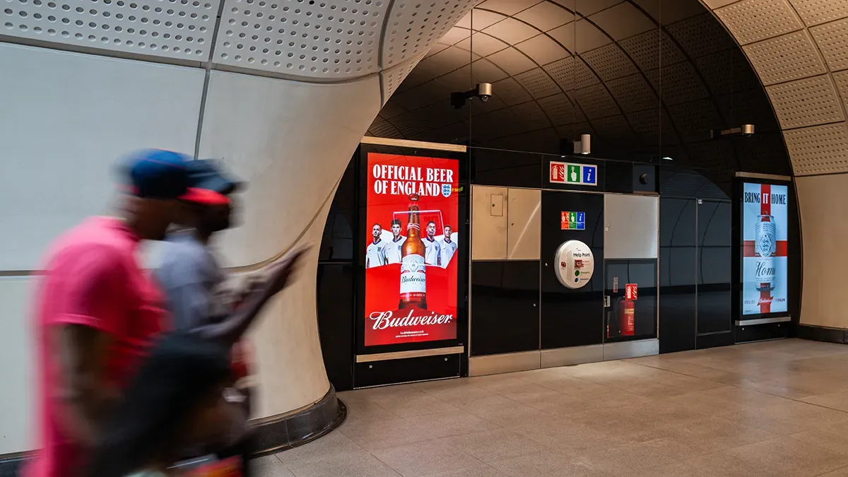 Digital 6 Sheet at the London Underground - London Tube Advertising