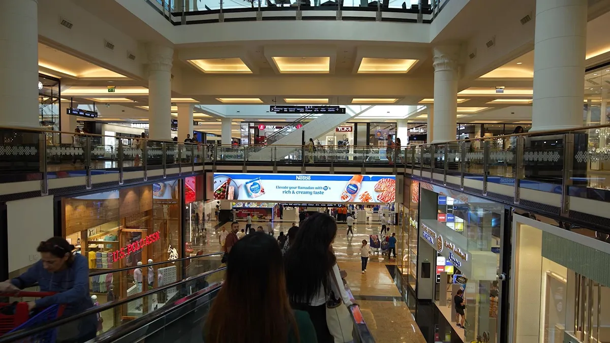 Mall Bridge Screen - Dubai Mall Advertising 