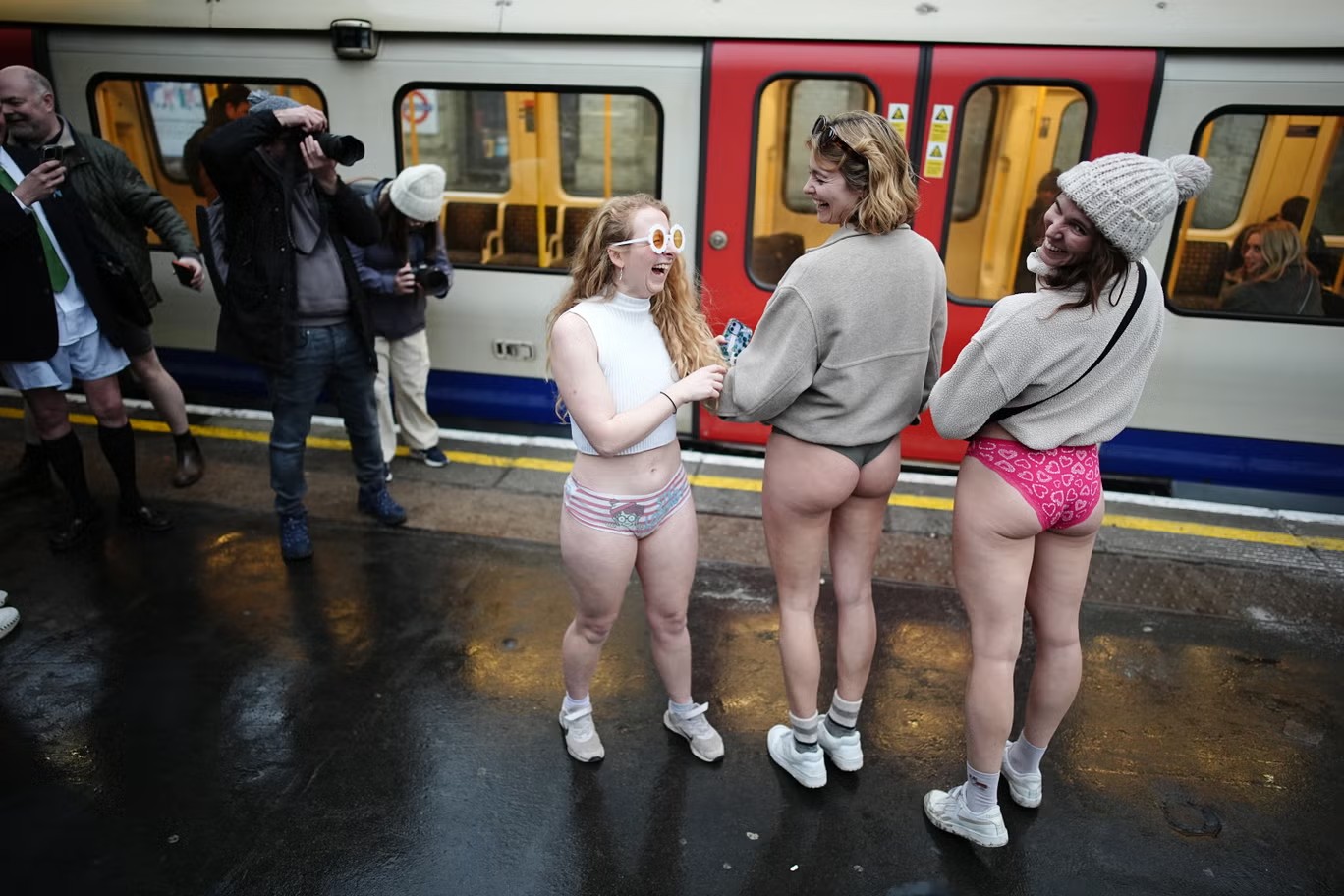 Londoners Ditch Their Trousers: A Midwinter Ride of Fun and Laughter