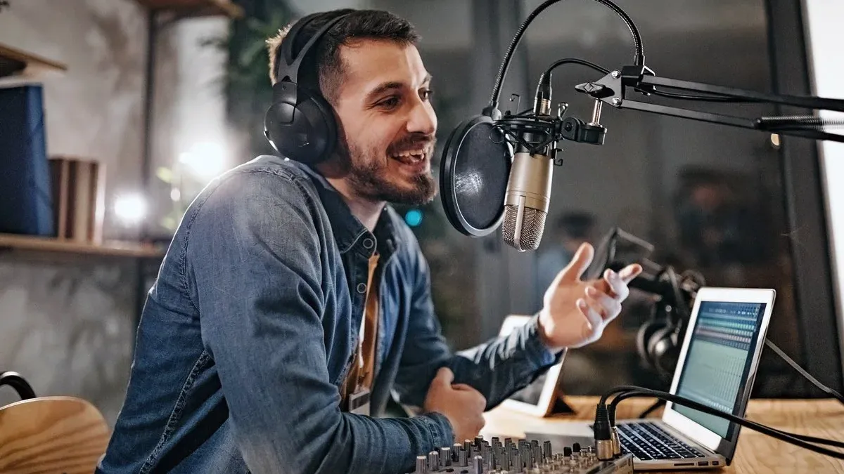 radio advertising for travel and airlines brands
