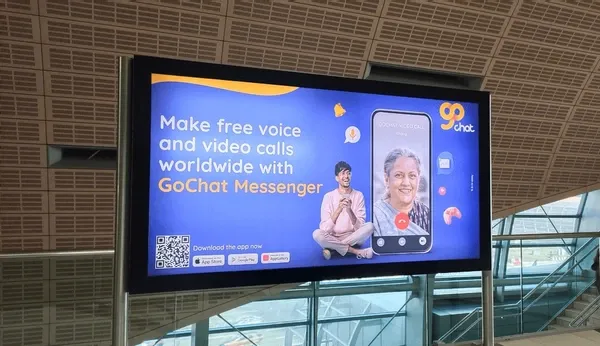 Digital advertising screens on Metro platforms