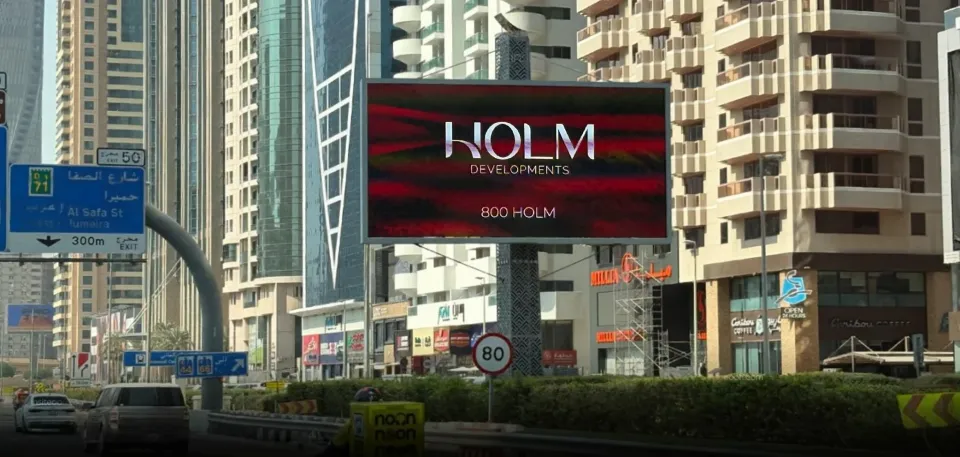 A striking campaign by Holm Developments using digital screens